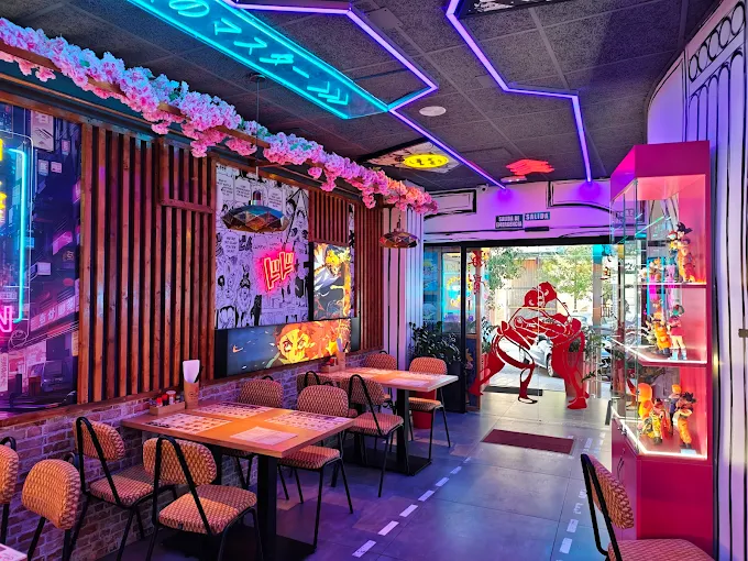 Fachada y ambiente de Suki Ramen Placa Xuquer